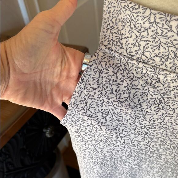 Soma Women’s Cool Nights Pajama Set V Top Pants w/ Pockets, Botanical Leaf Print - Picture 9 of 12